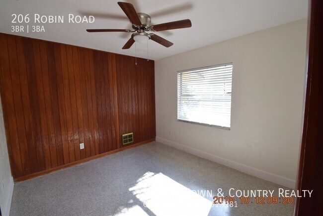 Building Photo - 206 Robin Rd