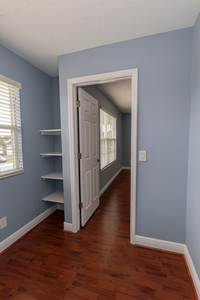 Building Photo - BEAUTIFUL 5 Bedroom/4 Bath Home Located in...