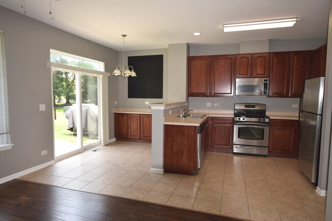 Building Photo - 2382 Claremont Ln
