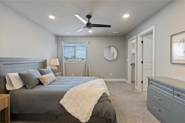 Building Photo - 5702 S 60th Pl