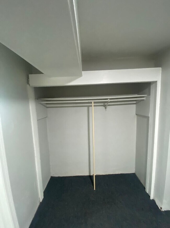 Building Photo - 303 Ivy St