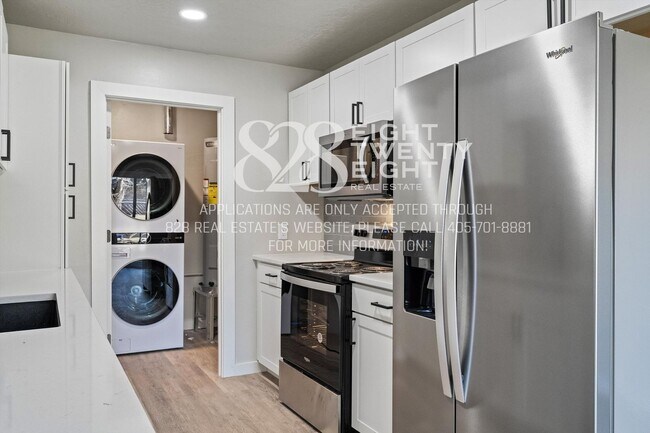 Building Photo - *COMING 7/9/2026!*  Beautiful 3 Bed/2 Bath Duplex Less Than 1 Mile from Campus!