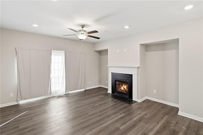 Building Photo - 318 Commons Ave