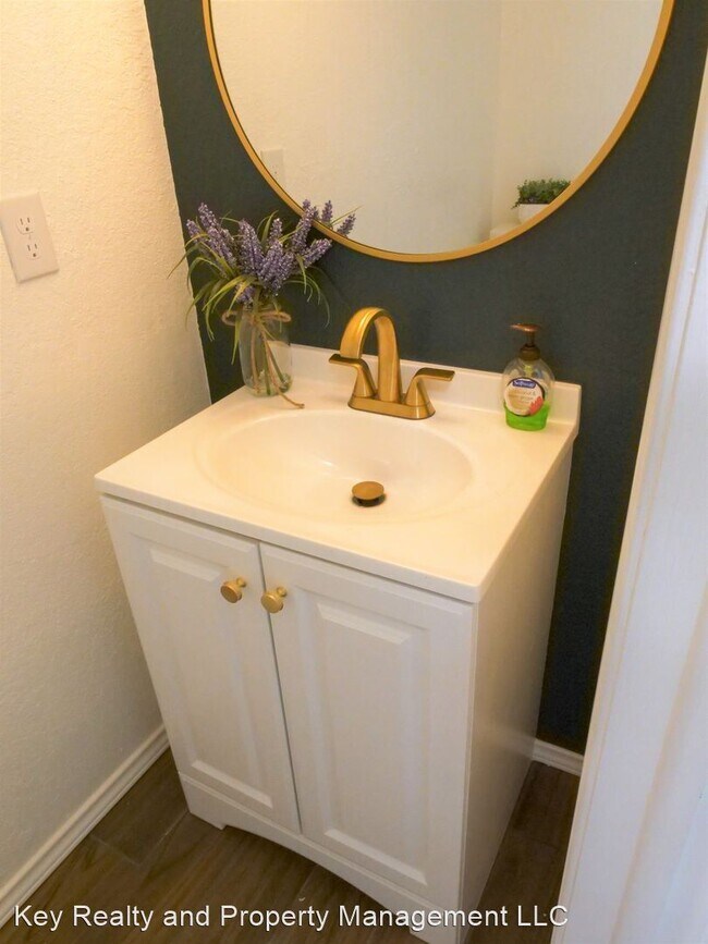 Building Photo - 2 br, 1.5 bath House - 8131 NW 23rd St - 8...