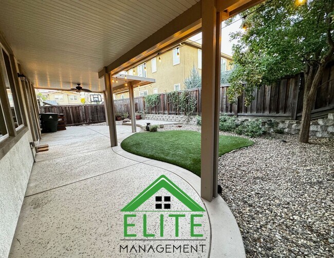 Building Photo - 2104 Westmeath Way