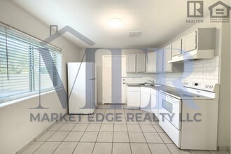 Building Photo - 1023