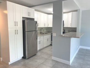 Building Photo - 4 Ventnor Dr