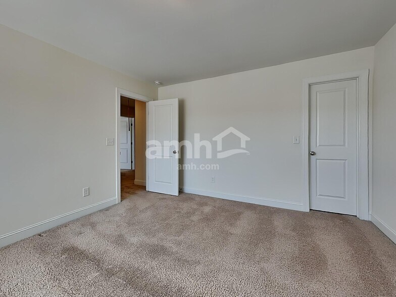 Building Photo - 105 Shore Pine Dr