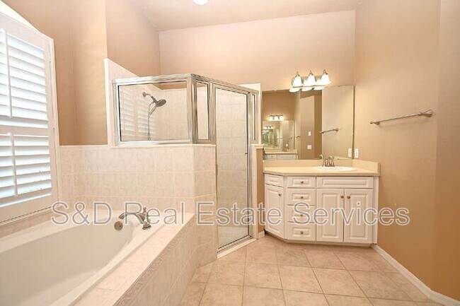 Building Photo - 2618 High Ridge Dr