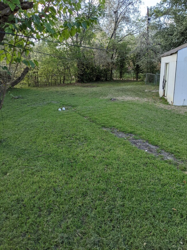 Building Photo - 9909 La Prada Dr