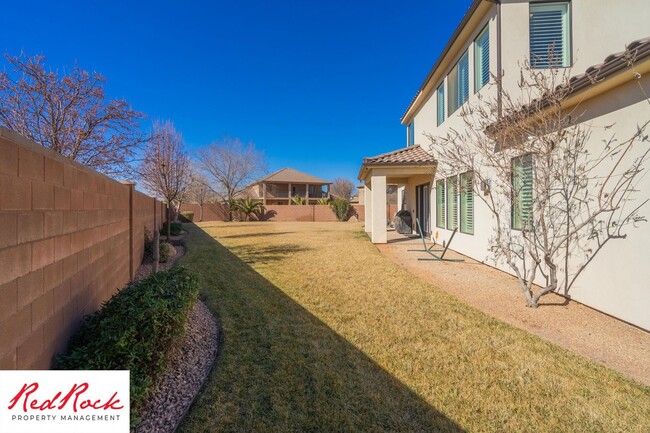 Building Photo - Stunning 5 Bedroom Home