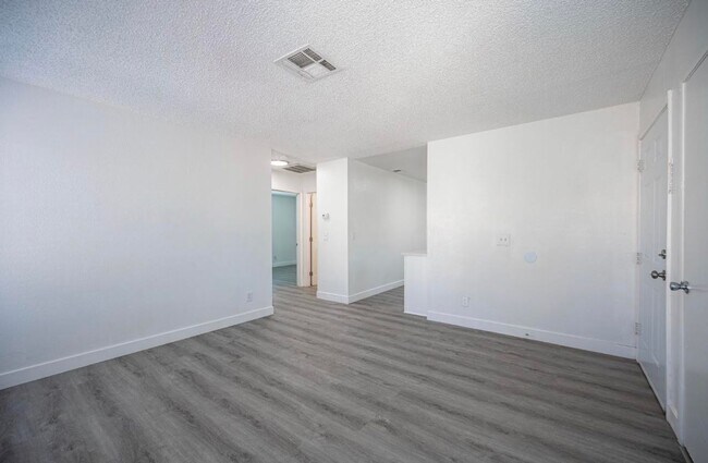Building Photo - 921 Snug Harbor St