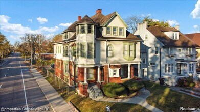 Building Photo - 2405 3rd Ave