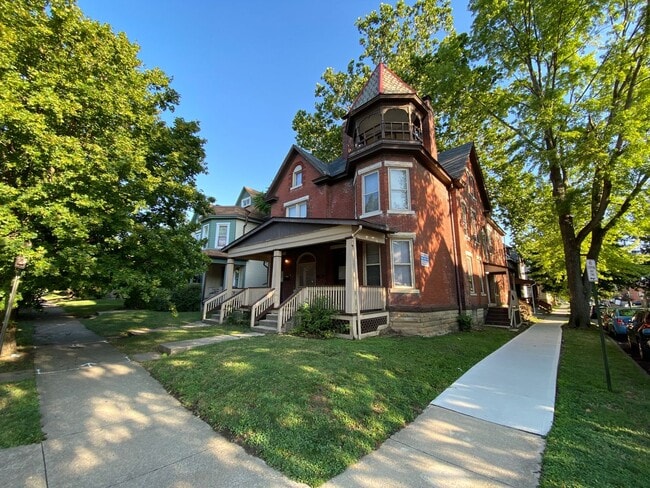 Primary Photo - W 9th Ave 160-164 UL