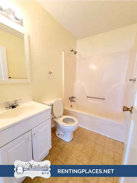Building Photo - 1207 Holden Dr