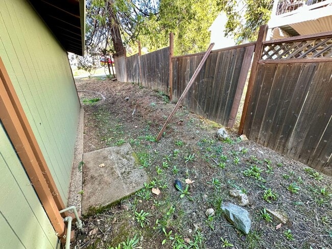 Building Photo - 2 Bedroom 2 Bathroom 2 Story House Walking...