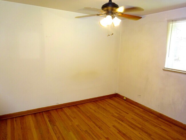 Building Photo - Two Bedroom Apartment With Hardwood Floors...