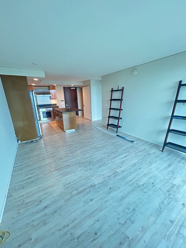 Building Photo - Luxury 1-Bedroom Condo in Downtown – 20th ...