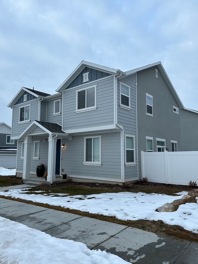 Building Photo - Beautiful 2021 home with fenced yard