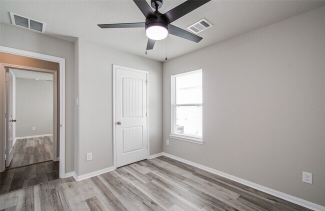 Building Photo - 13409 Cannon Crk Ct