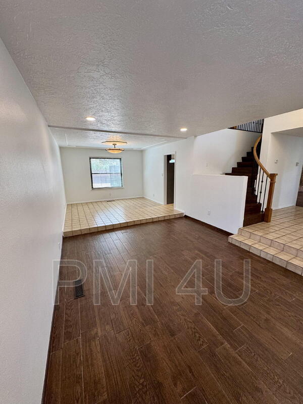 Building Photo - 10412 La Paz Dr