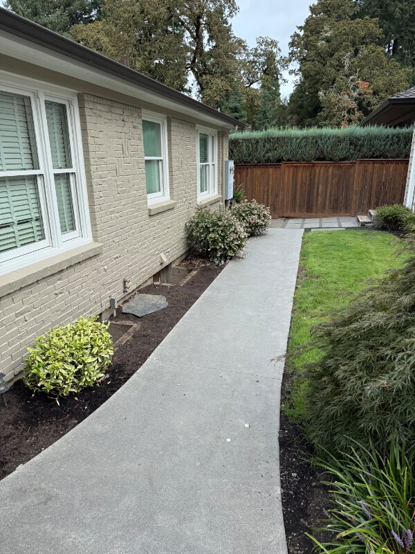 Building Photo - 15515 SE River Forest Dr