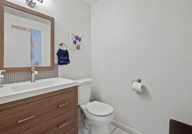 Building Photo - 3 Bedroom Condo in Watsonville!