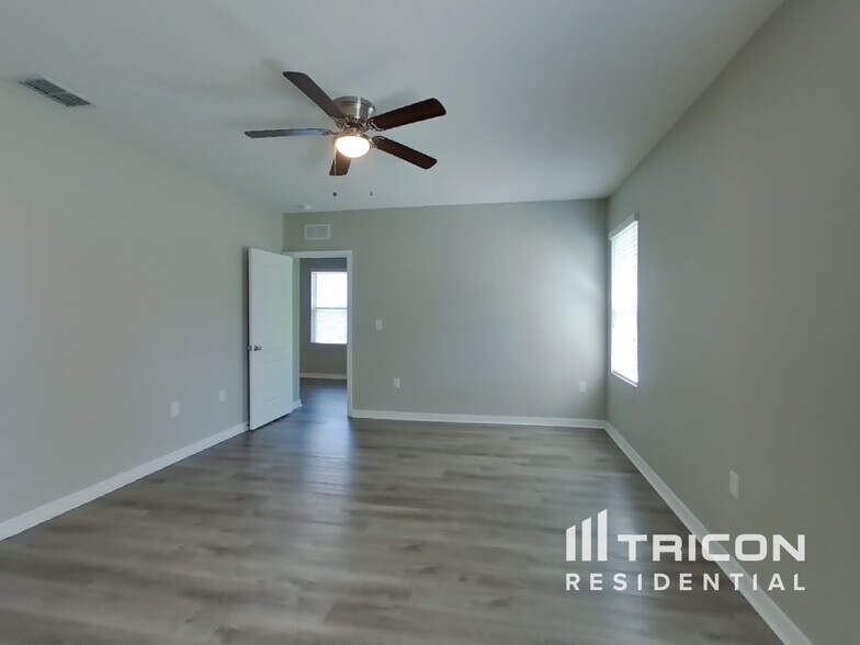 Building Photo - 518 Squires Grove Dr