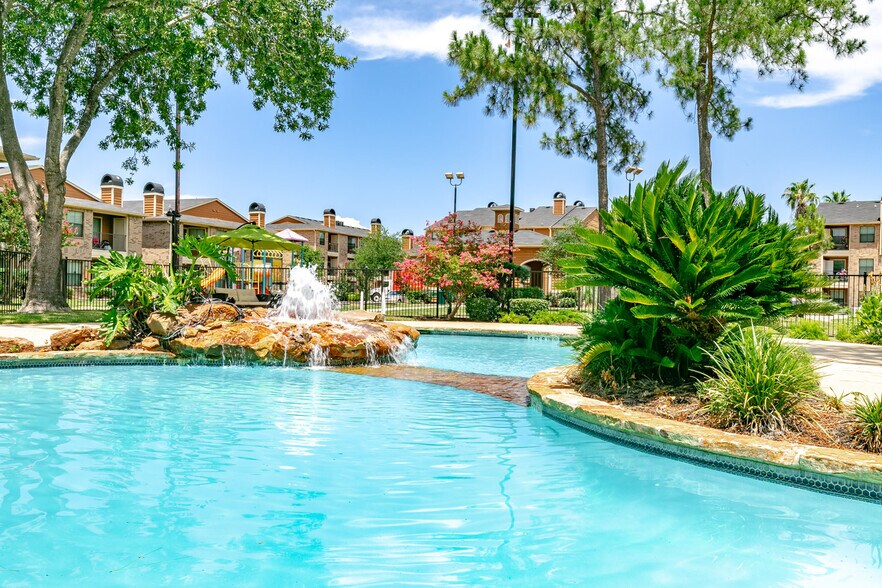 The Life at Grand Oaks Houston, TX Apartment Finder