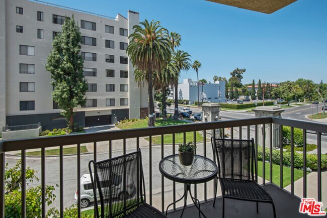 Building Photo - 4444 Wilshire Blvd