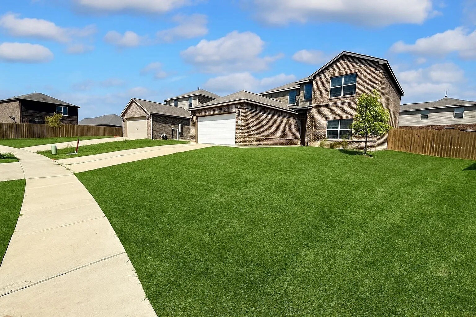 Building Photo - Room in House on Serena Dr