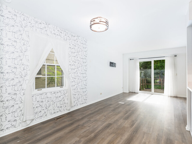 Building Photo - 115 S Brainard St