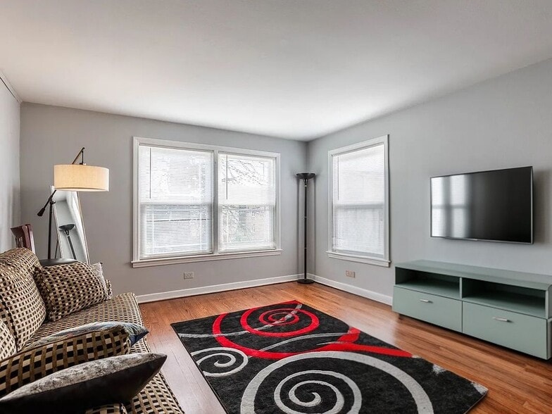 Building Photo - 9056 Lamon Ave