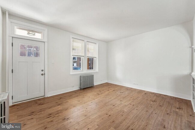 Building Photo - 309 W Elm St