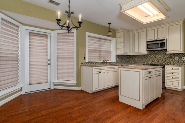 Building Photo - Looking for your dream home in a peaceful ...