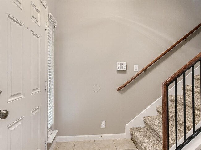 Building Photo - 3101 Davis Ln