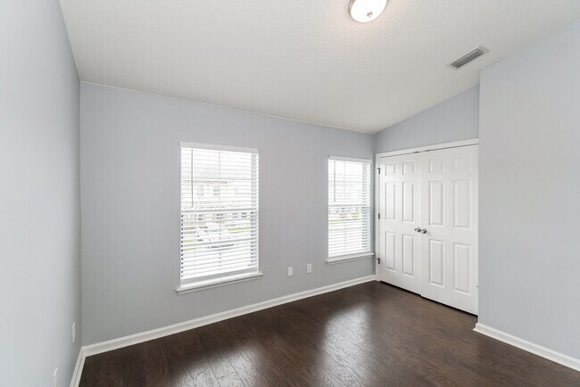 Building Photo - 13019 Sunset Lake Dr