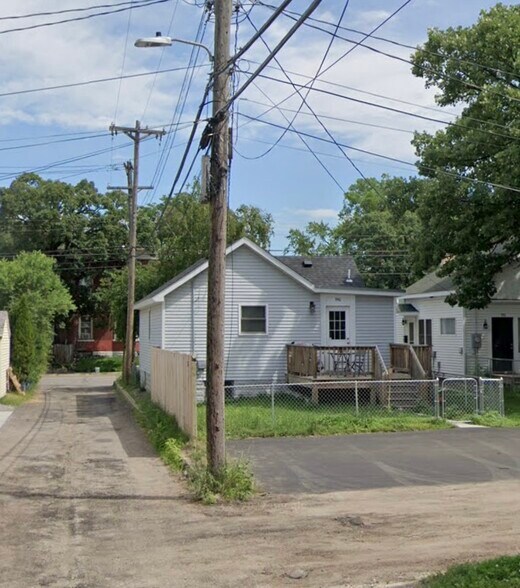 2 OFF STREET PARKING SPOTS - 946 29th Ave NE