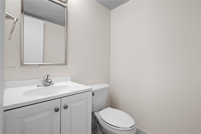 Building Photo - 6211 SW 138th Ct