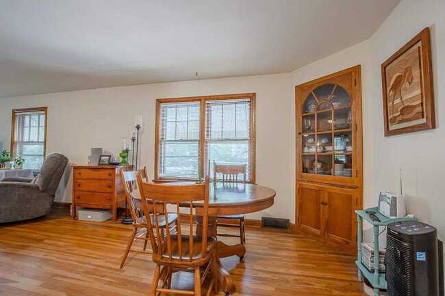 Dining Area - 2640 Stevens St