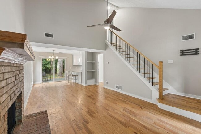 Building Photo - 4930 Farmstead Ct NE