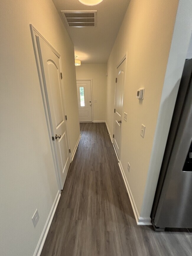 Building Photo - 608 S Blackmon St