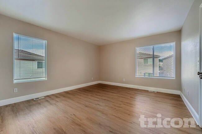 Building Photo - 3964 Ireland St