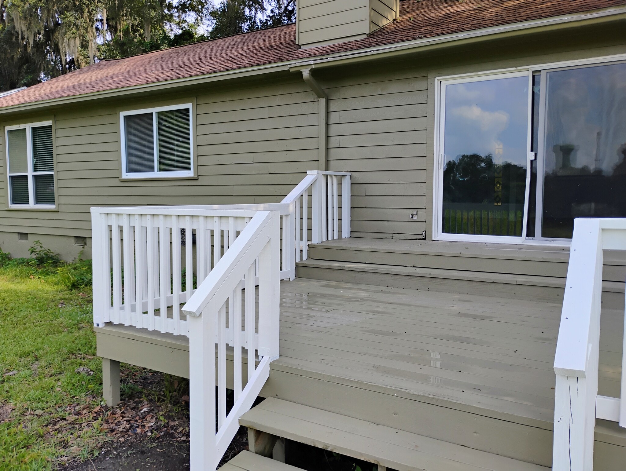 Beautiful back deck - 3058 Bayshore Dr