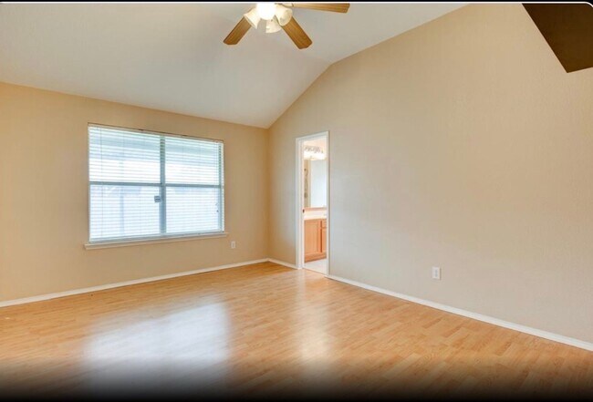 Building Photo - 10221 Tustin Terrace