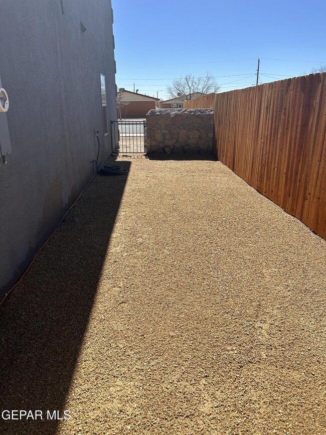 Building Photo - 5717 Manila Dr