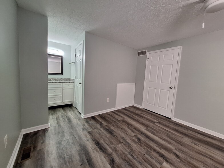 Building Photo - 324 Cross Wind Dr