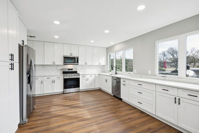 Building Photo - 1317 Meandering Way