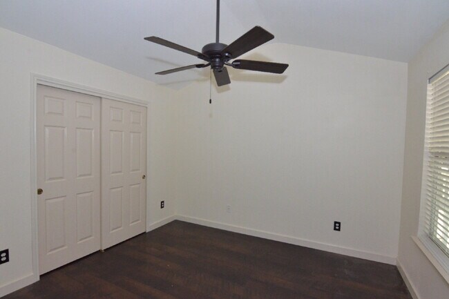Building Photo - Beautiful Corner Lot Home in Plum Creek