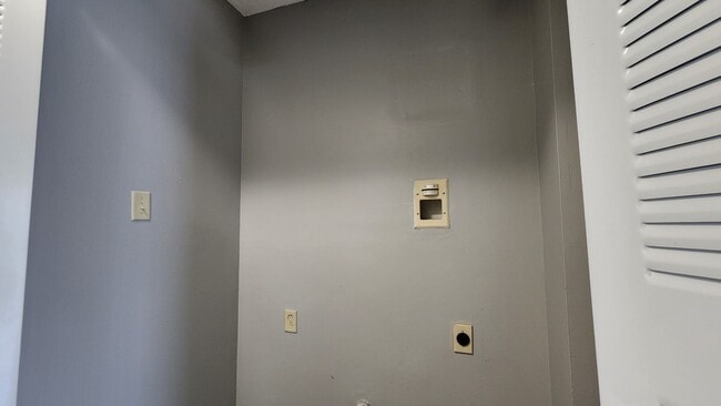 Building Photo - 102 North Point Dr